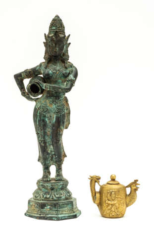 INDIAN FIGURE OF A DEITY AND A CHINESE JUG IN THE FORM OF A ROOSTER - photo 1