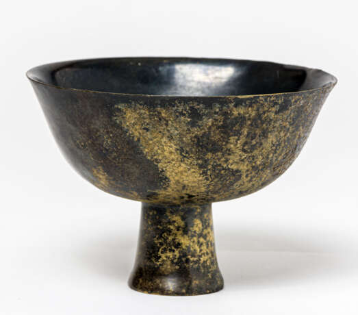 A CHINESE BRONZE (?) CUP OR SINGING BOWL - фото 1