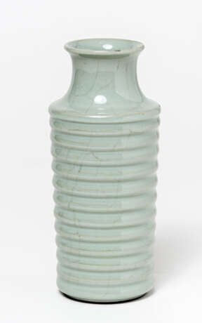 A CHINESE GUAN-TYPE PORCELAIN VASE - photo 1