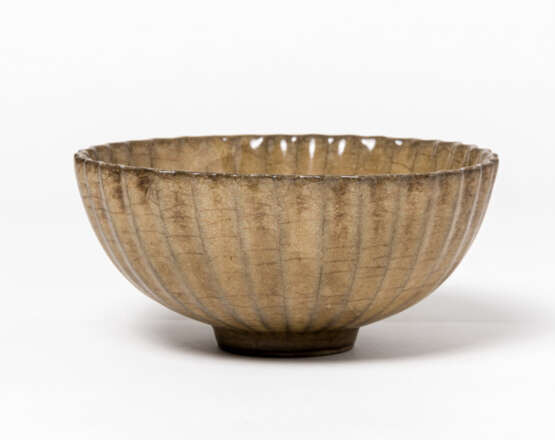 A CHINESE GREEN-BROWN GLAZED CERAMIC BOWL - photo 1