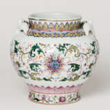 A CHINESE PORCELAIN POT WITH SWALLOW HANDLES - фото 1
