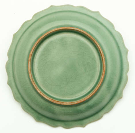 CHINESE CELADON BISCUIT RELIEF DECOR DISH - photo 2