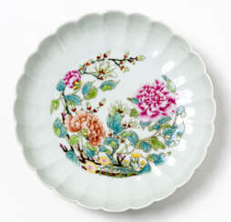 A RARE AND IMPORTANT CHINESE FAMILLE ROSE CHRYSANTHEMUM DISH