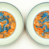 2 CHINESE PORCELAIN PLATES WITH DRAGONS - фото 1