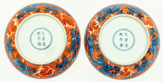 2 CHINESE PORCELAIN PLATES WITH DRAGONS - фото 2