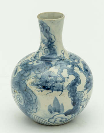 CHINESE BLUE AND WHITE PUMPKIN PORCELAIN VASE - photo 1