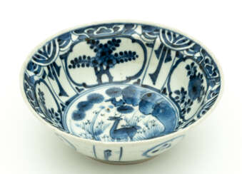 CHINESE BLUE AND WHITE PORCELAIN BOWL WITH DEER