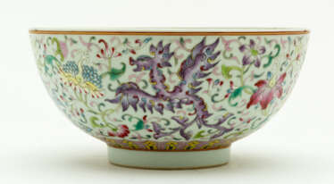 BEAUTIFUL CHINESE FAMILLE ROSE PORCELAIN BOWL