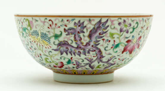 BEAUTIFUL CHINESE FAMILLE ROSE PORCELAIN BOWL - фото 1