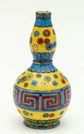 CHINESE BLUE-RED-YELLOW-GREEN PORCELAIN VASE - photo 2