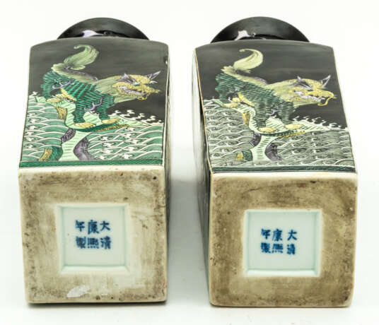 TWO LARGE CHINESE PORCELAIN VASES WITH MYTHICAL BEASTS - фото 2
