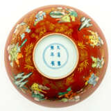 RED CHINESE PORCELAIN BOWL WITH FIGURAL SCENERY AND GOLDEN DECORATIONS - photo 2
