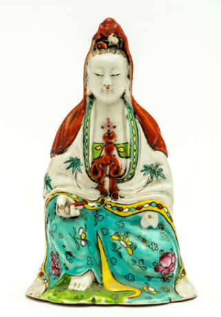 CHINESE PORCELAIN QUANYIN FIGURE - photo 1