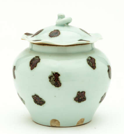 CHINESE LIDDED CERAMIC BOWL WITH BROWN SPOTS - фото 1