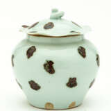 CHINESE LIDDED CERAMIC BOWL WITH BROWN SPOTS - фото 1