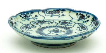 SMALL CHINESE PORCELAIN DISH