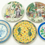 5 CHINESE PORCELAIN PLATES - фото 1