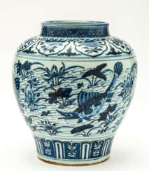 VERY LARGE BLUE AND WHITE CHINESE PORCELAIN VASE