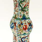 VERY LARGE CHINESE PORCELAIN VASE SHOWING _x000D_
MYTHICAL CREATURES - фото 1