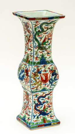 VERY LARGE CHINESE PORCELAIN VASE SHOWING _x000D_
MYTHICAL CREATURES - photo 1