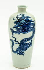 CHINESE BLUE AND WHITE VASE SHOWING DRAGONS