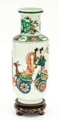 CHINESE PORCELAIN VASE WITH A FIGURAL SCENERY