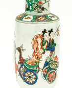 Catalogue des produits. CHINESE PORCELAIN VASE WITH A FIGURAL SCENERY
