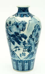 LARGE CHINESE BLUE AND WHITE PORCELAIN VASE SHOWING A LANDSCAPE