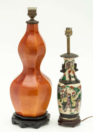 2 CHINESE PORCELAIN LAMPS IN VASE SHAPE - photo 1