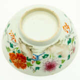 LARGE CHINESE FAMILLE ROSE PORCELAIN BOWL - фото 2