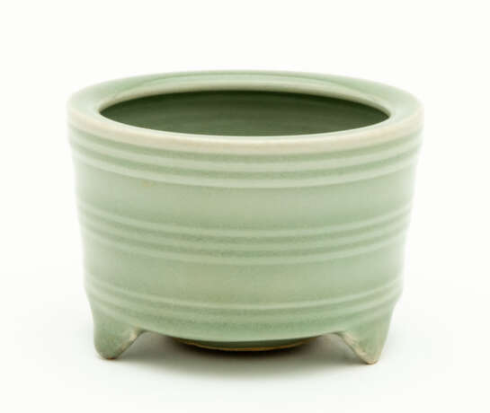 CHINESE CELADON COLORED CERAMIC BOWL - photo 1