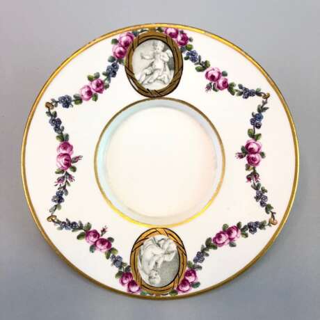 Schale / Anbietschälchen: Höchst Porzellan, 1763 - 1796. Dekor Putten und Blumen-Ranken. Gold-Rand. Selten und sehr gut - Foto 2