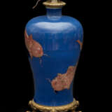 VERY RARE CHINESE BLUE PORCELAIN VASE WITH GOLDFISH DECOR IN MUSEUM QUALITY - photo 4