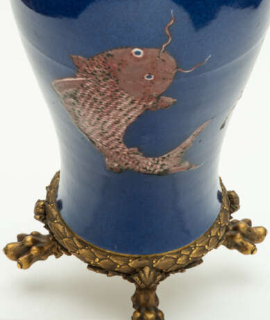 VERY RARE CHINESE BLUE PORCELAIN VASE WITH GOLDFISH DECOR IN MUSEUM QUALITY - photo 8