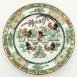 CHINESE FAMILLE ROSE PORCELAIN PLATE - фото 1