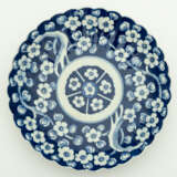 JAPANESE BLUE-WHITE PORCELAIN PLATE - фото 1