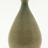LARGE NORTH CHINESE CELADON-COLORED CERAMIC VASE WITH FINE DECOR - фото 1