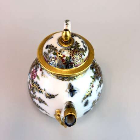 Hochbedeutende und museale Teekanne mit Maskaronausguß: Meissen Porzellan um 1725. - фото 10
