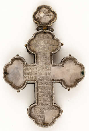 EXTREMELY RARE RELIQUARY ICON WITH SILVER OKLAD AND INSET SILVER CROSS SHOWING THE CRUCIFIXION OF CHRIST AND SAINTS - фото 3