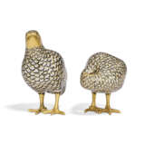 A PAIR OF CHAMPLEVE ENAMEL QUAILS - Foto 2