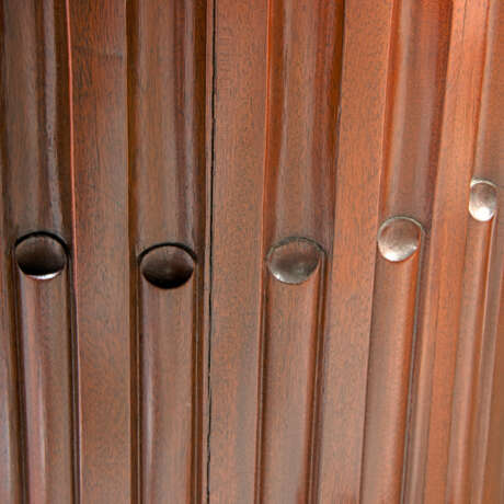 A PAIR OF NORTH EUROPEAN MAHOGANY PEDESTALS - photo 3