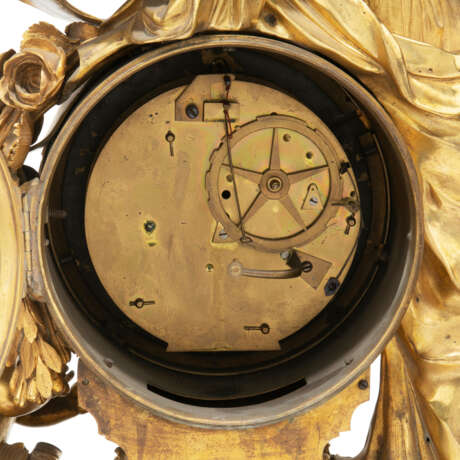 A LOUIS XVI ORMOLU MANTEL CLOCK - фото 4