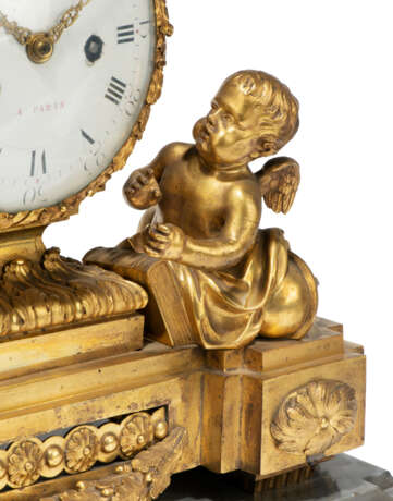 A LOUIS XVI ORMOLU MANTEL CLOCK - Foto 5