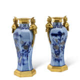 A PAIR OF LATE LOUIS XVI ORMOLU-MOUNTED CHINESE CELADON PORCELAIN VASES - фото 6