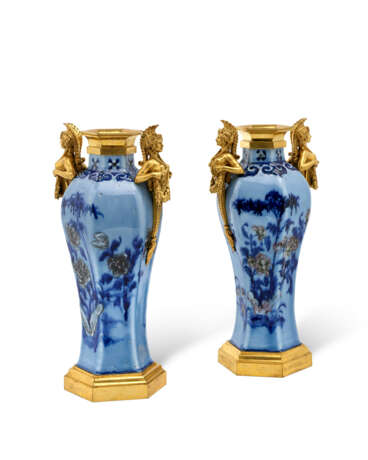 A PAIR OF LATE LOUIS XVI ORMOLU-MOUNTED CHINESE CELADON PORCELAIN VASES - photo 6