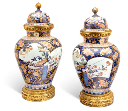 A PAIR OF FRENCH ORMOLU-MOUNTED JAPANESE IMARI VASES AND COVERS - photo 1