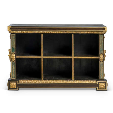A LATE LOUIS XV ORMOLU-MOUNTED BRASS AND BLUE STAINED HORN-INLAID `BOULLE` MARQUETRY AND EBONY CARTONNIER - Foto 5