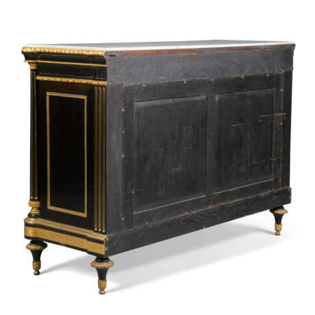A LOUIS XVI ORMOLU-MOUNTED EBONY AND BLACK AND GILT LACQUER COMMODE A VANTAUX - фото 4