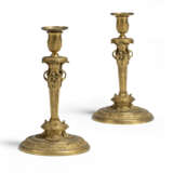 A PAIR OF LOUIS XIV-STYLE ORMOLU CANDLESTICKS - фото 1