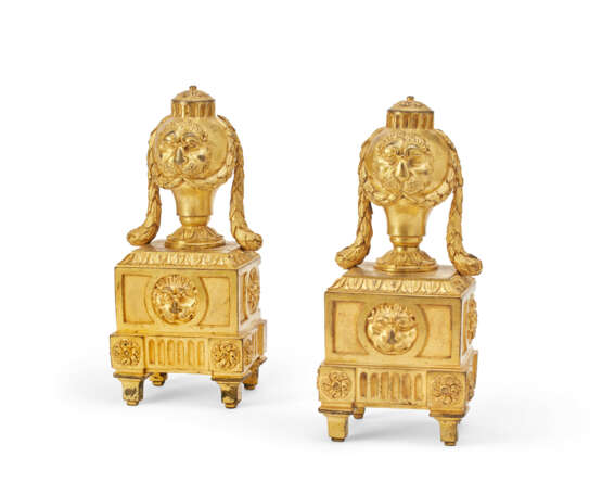 A PAIR OF LATE LOUIS XV ORMOLU CHENETS - фото 1